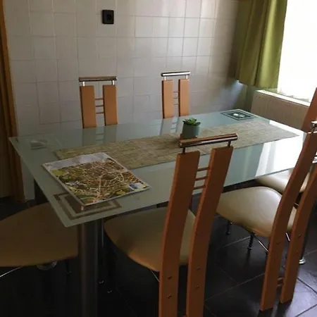 Apartment Adel