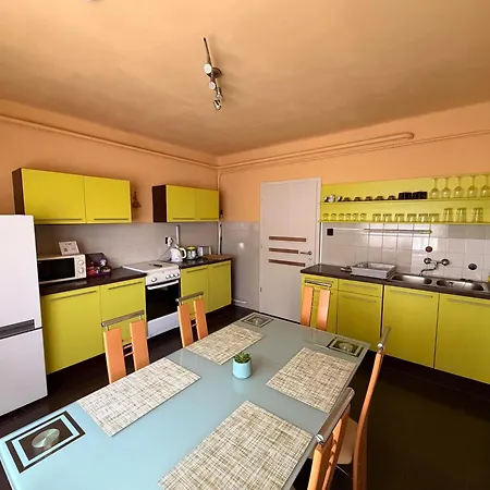 Adel Apartamento *